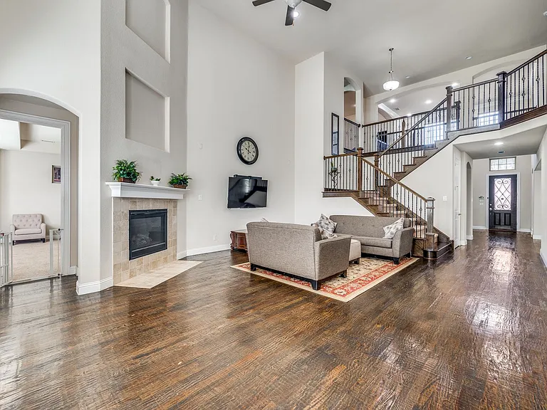 7340 Beranger Dr — Photo 11