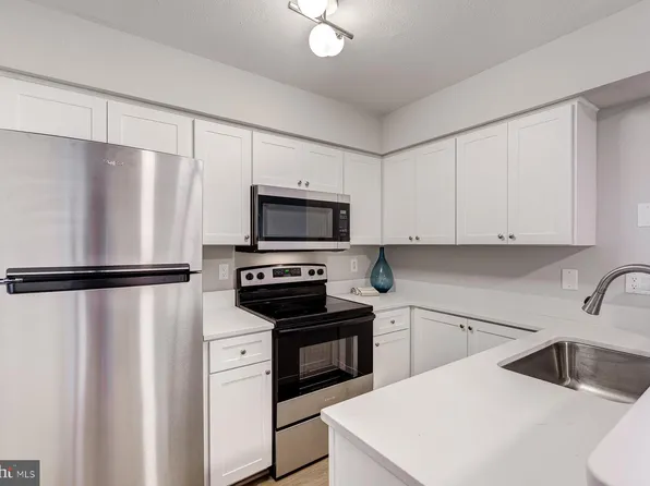 3312 Wyndham Cir APT 104, Alexandria, VA 22302