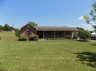 947 Petersburg Rd, Rogersville, TN 37857