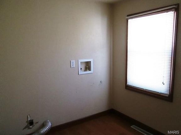 5th image of 222 E Ross St