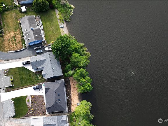 3rd image of 313 Lochwood Drive