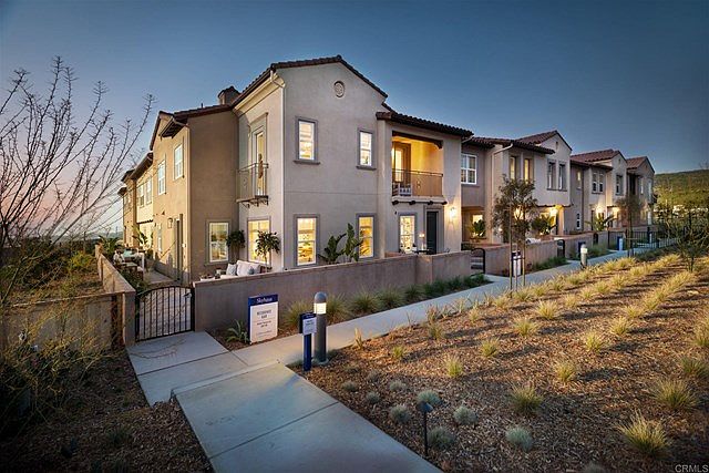825 Blackstone Dr San Marcos Ca 92078 Zillow
