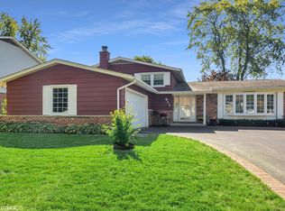 611 W Burning Tree Ln, Arlington Heights, IL 60004