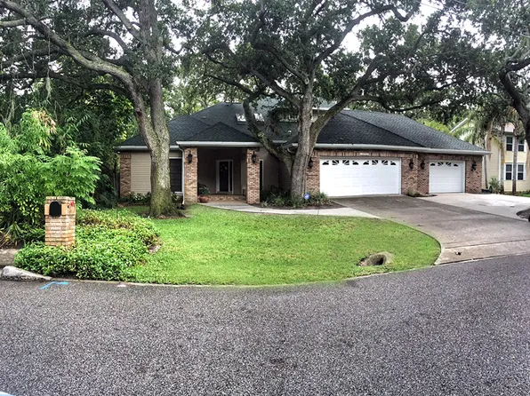 12852 Poinsettia Ave, Seminole, FL 33776