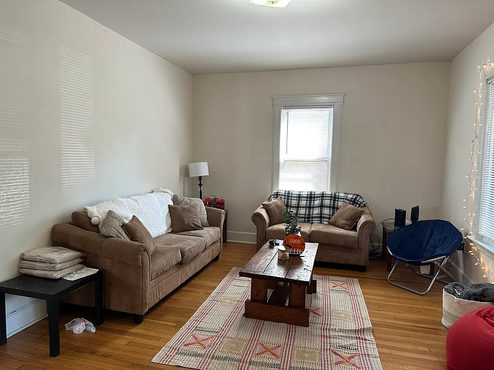 4 Seminary Ave #1