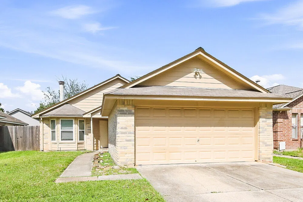 3 bed, 2.0 bath, 1270 sqft, $1,830 — Photo 1