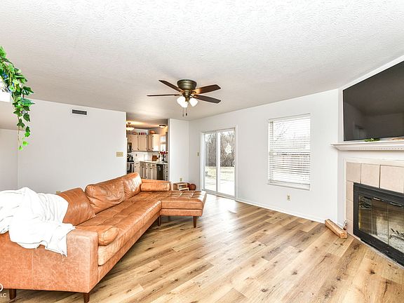 2nd image of 18510 Harvest Meadows Dr E
