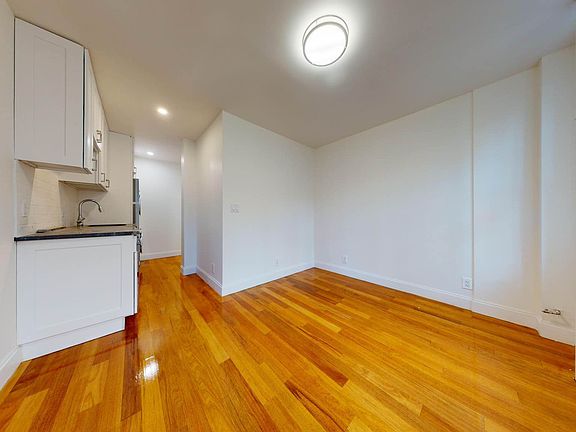 5th image of 242 W 10th St #31A