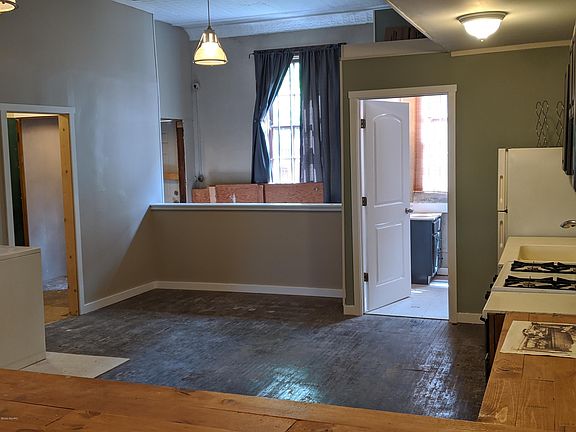 3rd image of 1364 N Ave NE