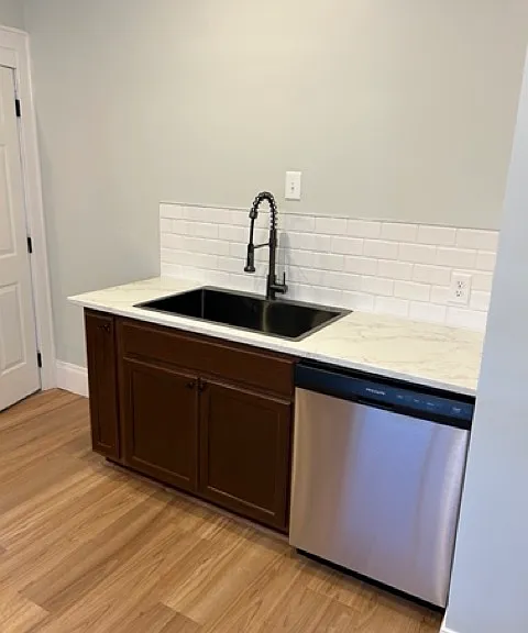 1084 Norton St — Photo 9