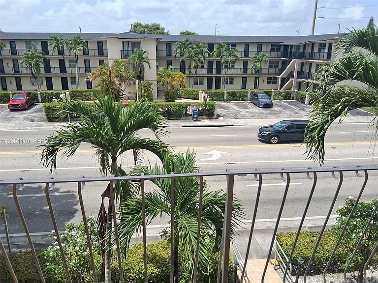 6200 W Flagler St #305 — Photo 2