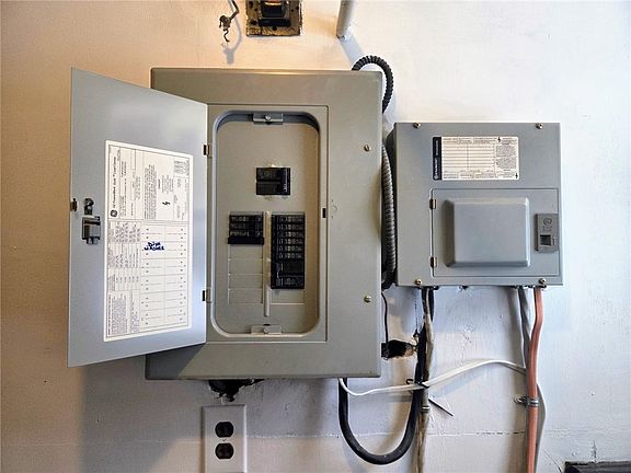 4th image of 306 Spruce St