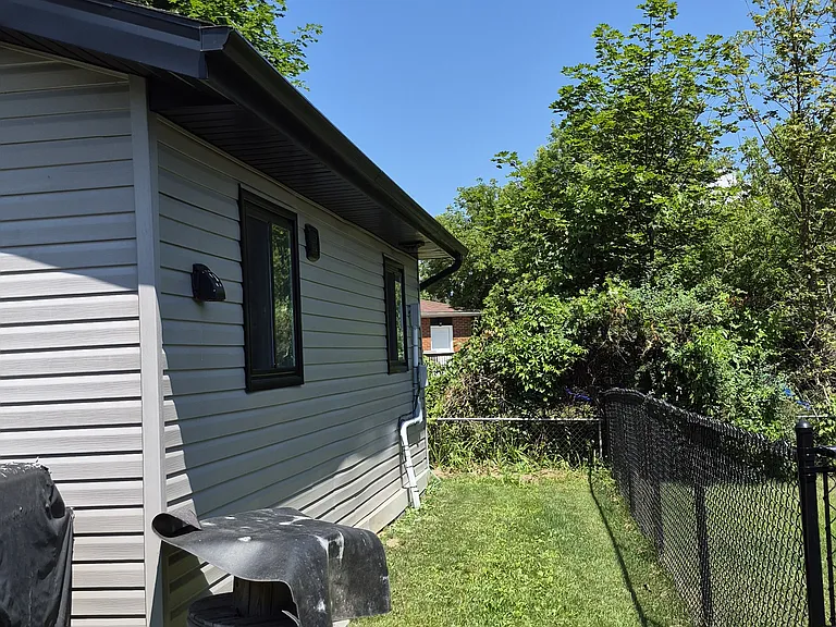 212 Little Ave — Photo 2