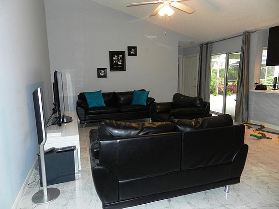 Home For Sale In Sun Terrace at the Oaks