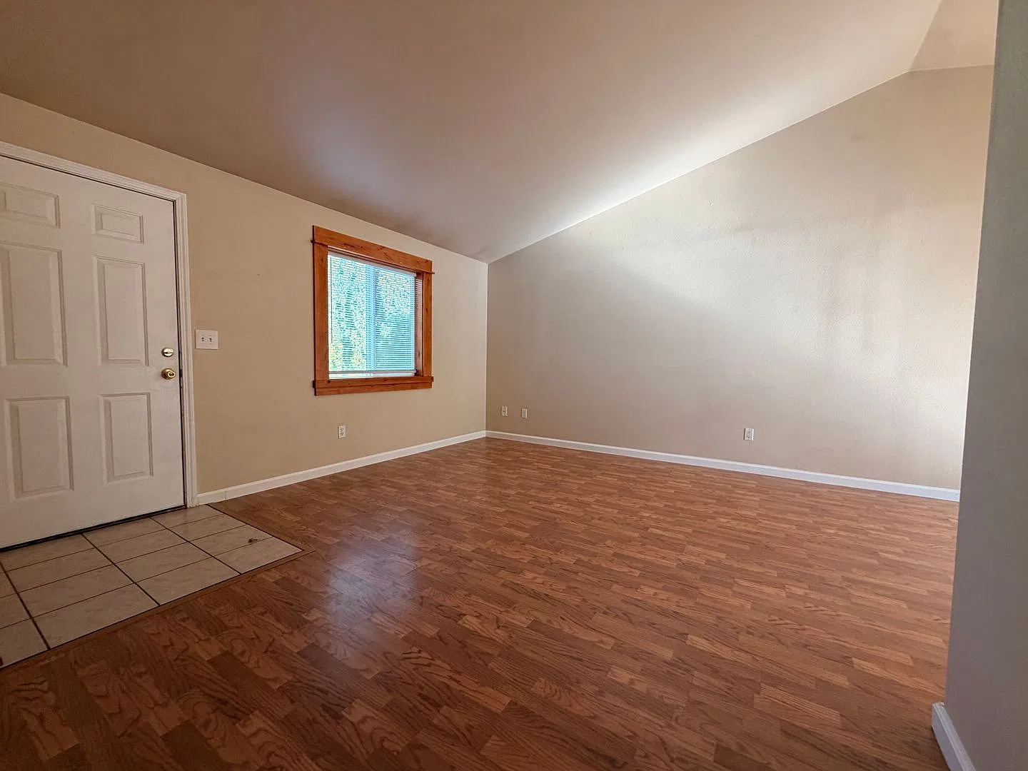 Check Out This Comfortable Single-Level Home In Sw Redmond! — Photo 2