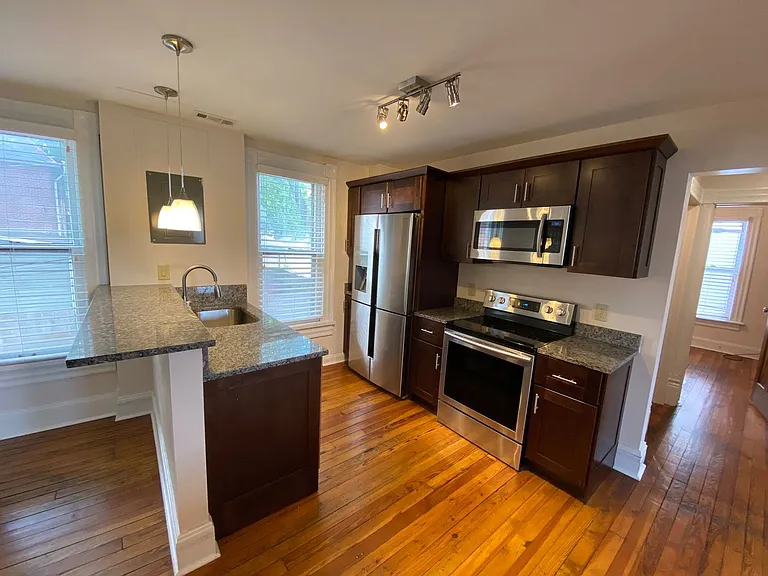 Kerr St 694-696 GW2 — Photo 12