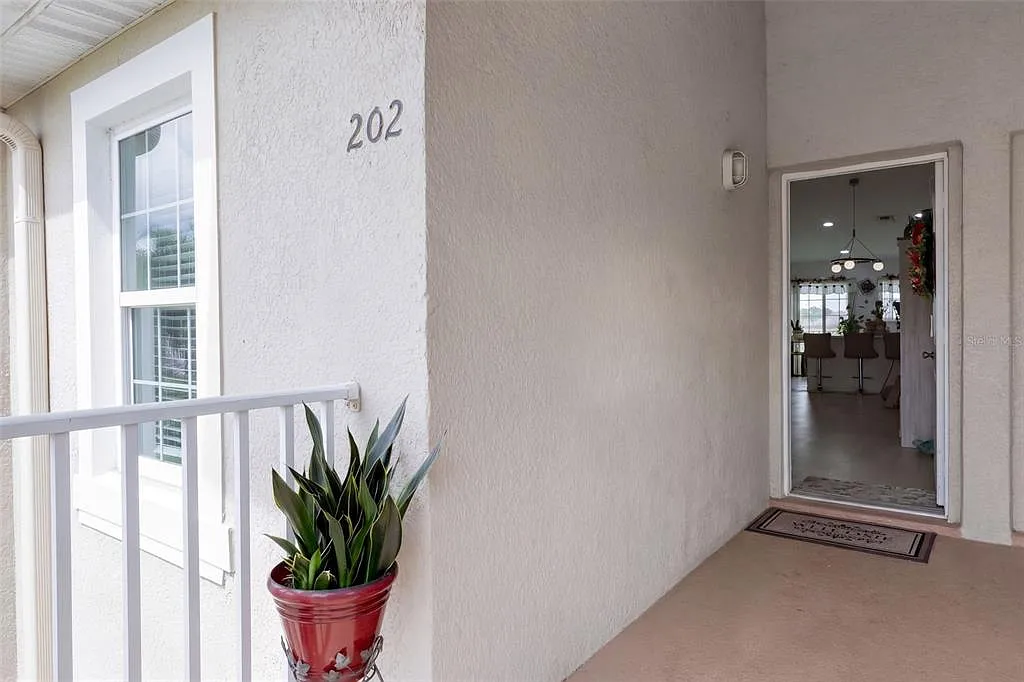 3 bed, 2.0 bath, 1136 sqft, $1,950 — Photo 3