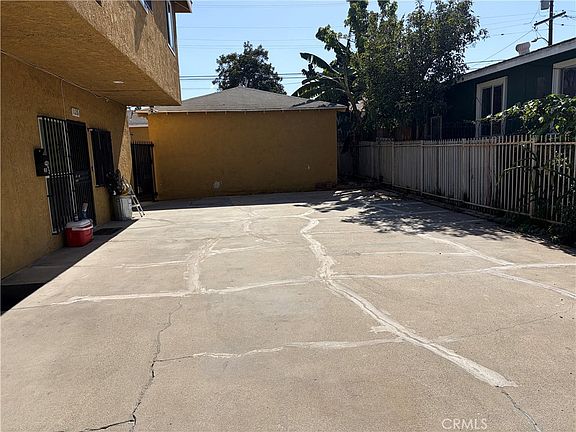 3rd image of 1128 W 104th St
