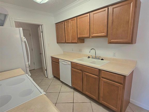 4th image of 15208 Spring Hill Ln APT B