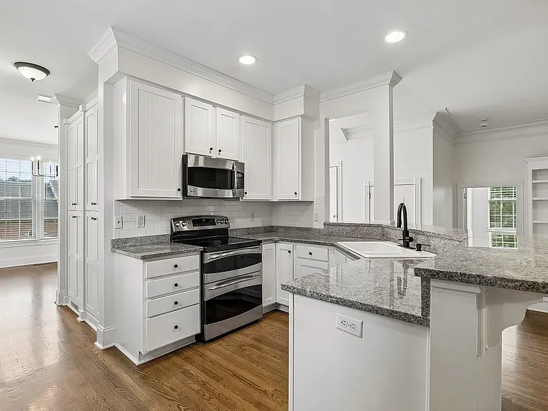 604 Clayborne Ct — Photo 15