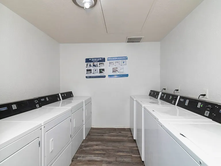 Royal Terrace: Leasing Specials! Renovated Euless Apartments, New Management! — Photo 20