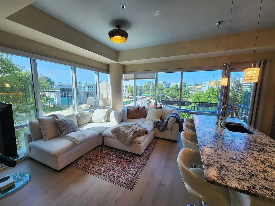 1133 Metropolitan Ave #208