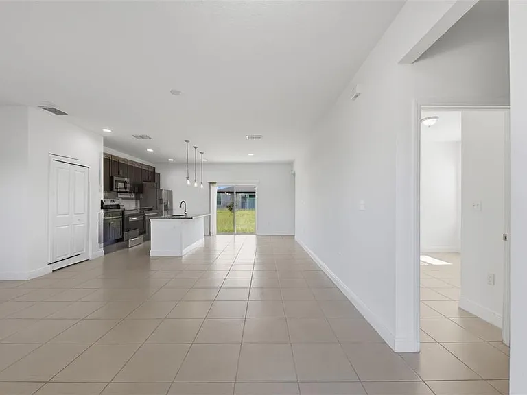 304 Begonia Ct — Photo 4