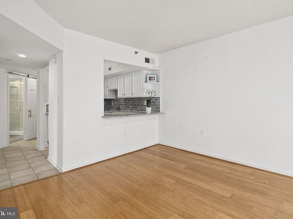 5th image of 1001 N Randolph St APT 404