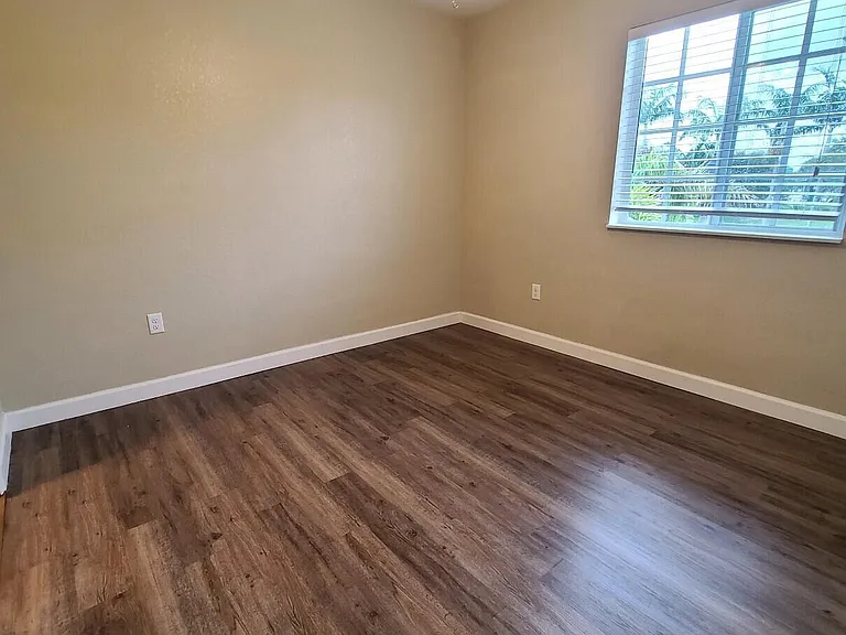 1952 Flamingo Pl — Photo 22