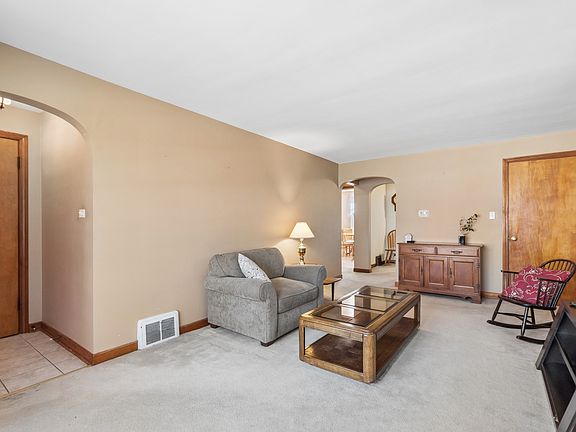 4th image of 2124 Brummel St