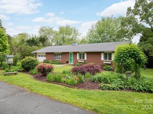 8 Rhododendron Pl, Asheville, NC 28805