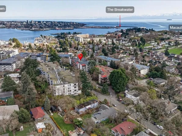 1000 Esquimalt Rd #302, Esquimalt, BC V9A 3N2