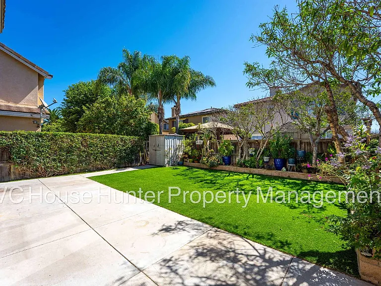 708 Entrada Dr — Photo 6