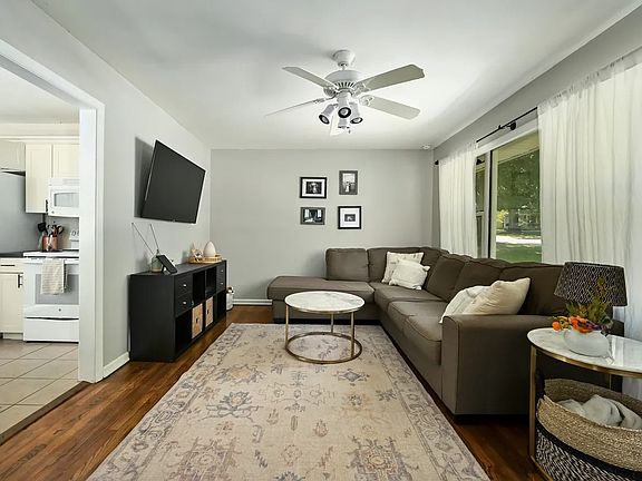 4th image of 709 W 90th St