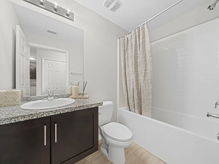 Mercury Cove Apartments — Photo 17