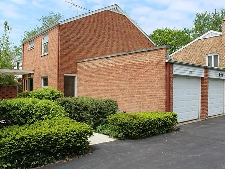 774 Green Bay Rd — Photo 2