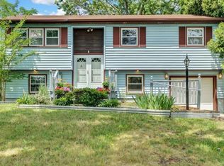 828 Holiday Ct, Toms River, NJ 08753
