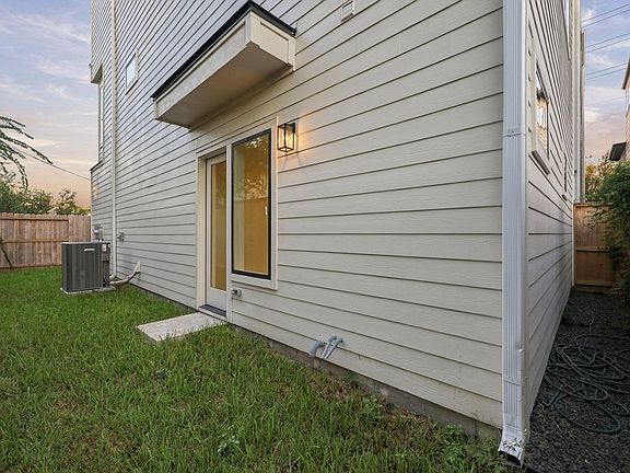 5th image of 1110 Peden St #A