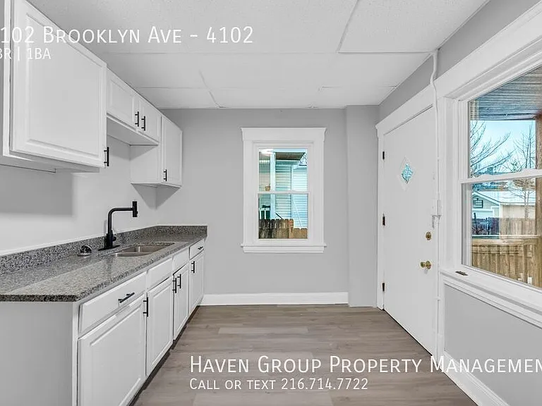 4102 Brooklyn Ave #4102 — Photo 9