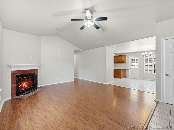 5th image of 2007 W 57th St S