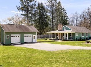 69 Beechwood Rd, Belvidere, NJ 07823