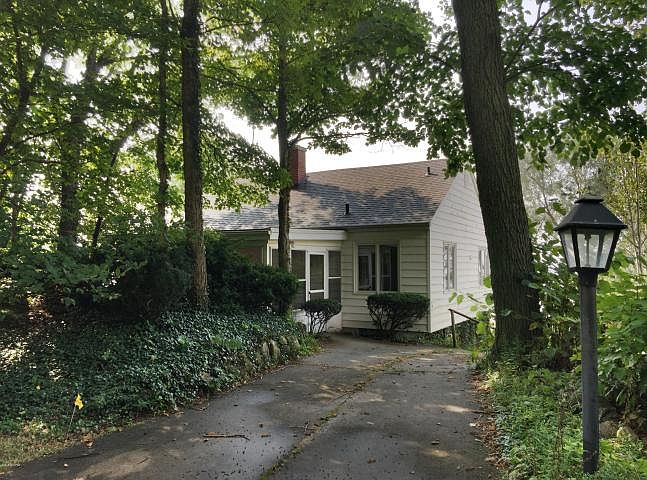 1st image of 658 Longwood Dr
