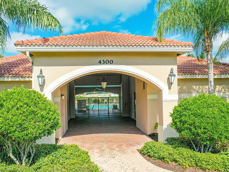 4203 Manatee Ln — Photo 50