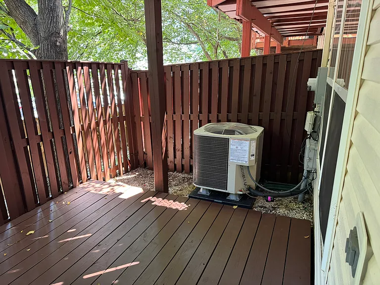 2743 Manhattan Pl — Photo 39