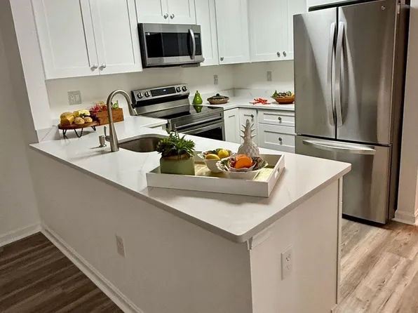 6903 Victoria Dr Unit F, Alexandria, VA 22310