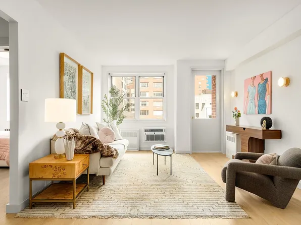 170 W 23rd St APT 5E, New York, NY 10011