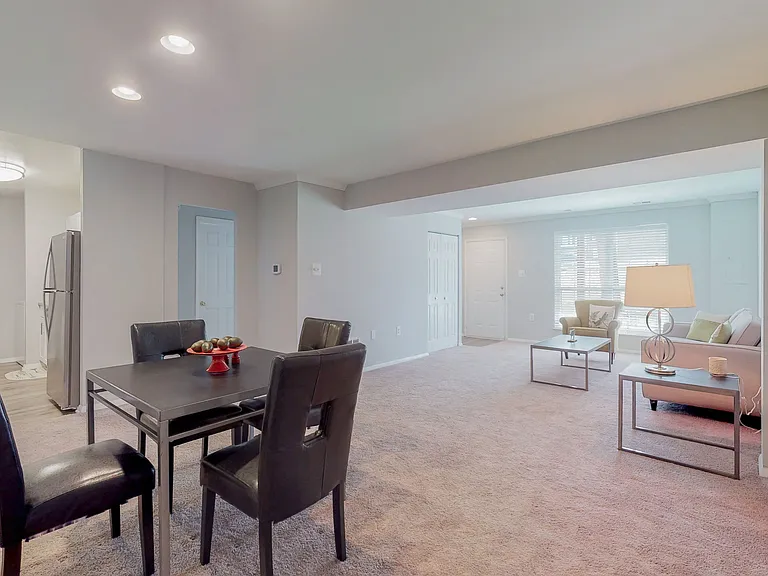 Mills Crossing Apartments and Townhomes — Photo 10