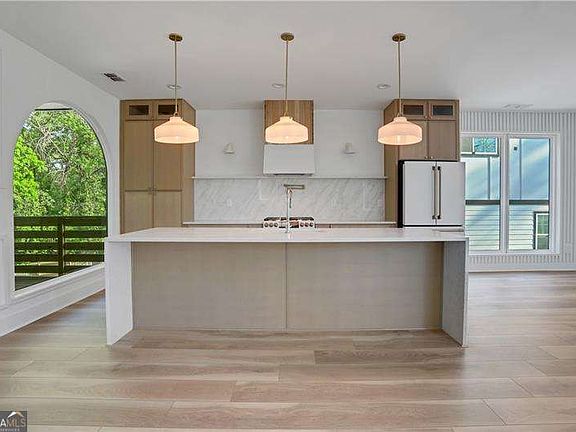 3rd image of 644 Glendale Rd