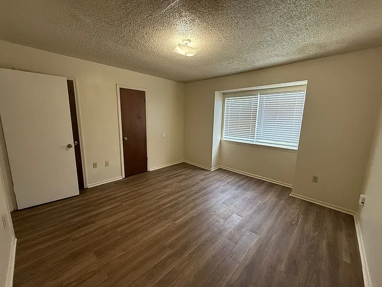 1855 Jasper Ave — Photo 7