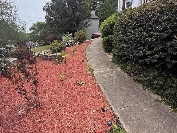 5th image of 110 Edgewood Dr